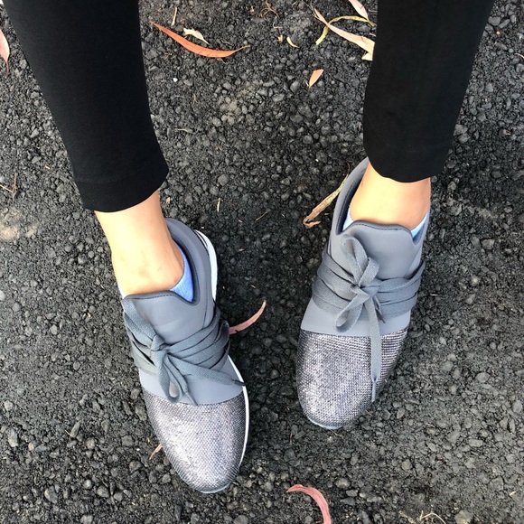 LAST ONE ♥️ GRAY METALLIC LACE SNEAKERS - Picture 2 of 7